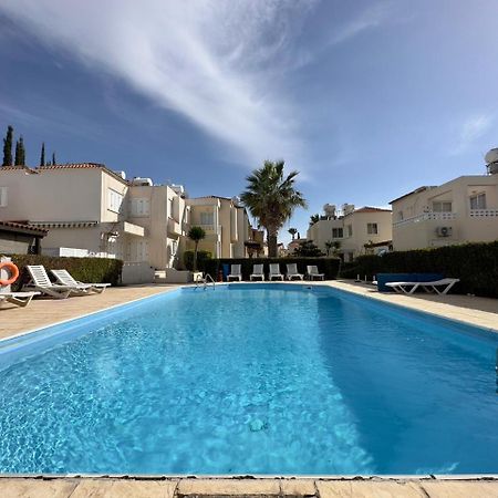 Cozy Nerina Cottage At Harbour Paphos Exterior foto
