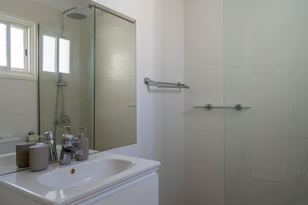 Cozy Nerina Cottage At Harbour Paphos Exterior foto