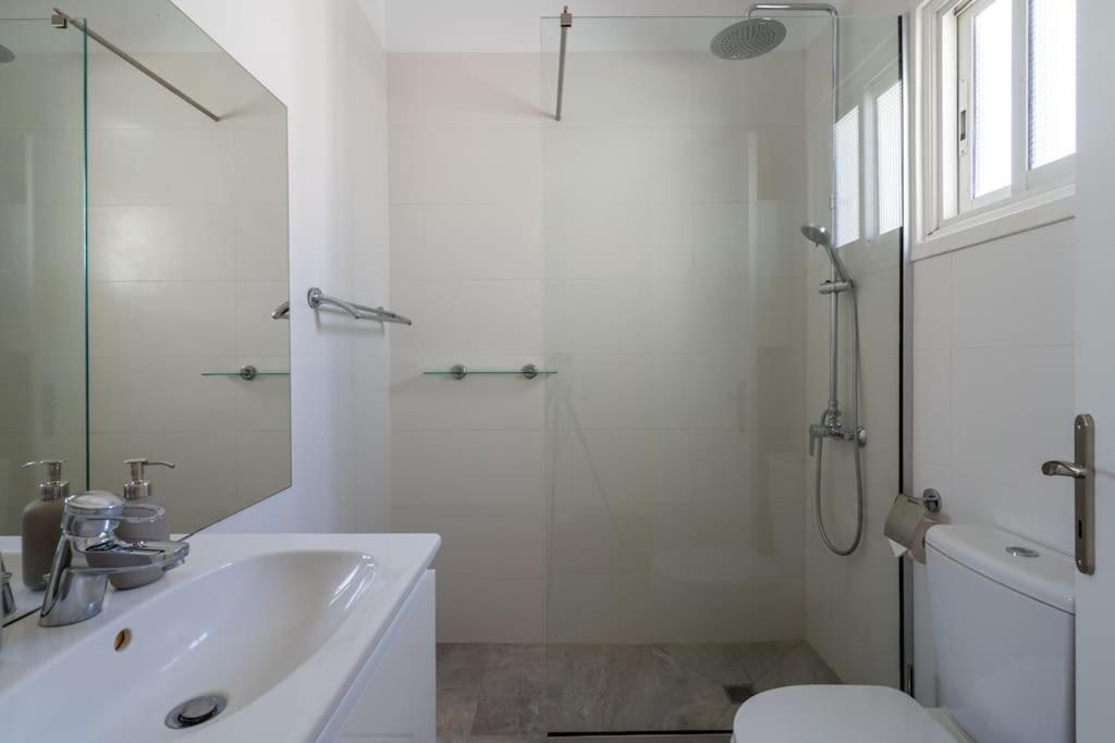 Cozy Nerina Cottage At Harbour Paphos Exterior foto