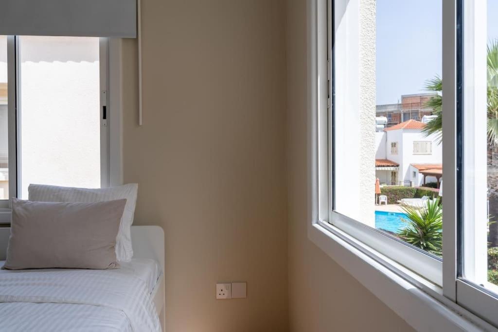 Cozy Nerina Cottage At Harbour Paphos Exterior foto