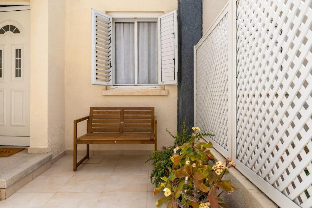 Cozy Nerina Cottage At Harbour Paphos Exterior foto