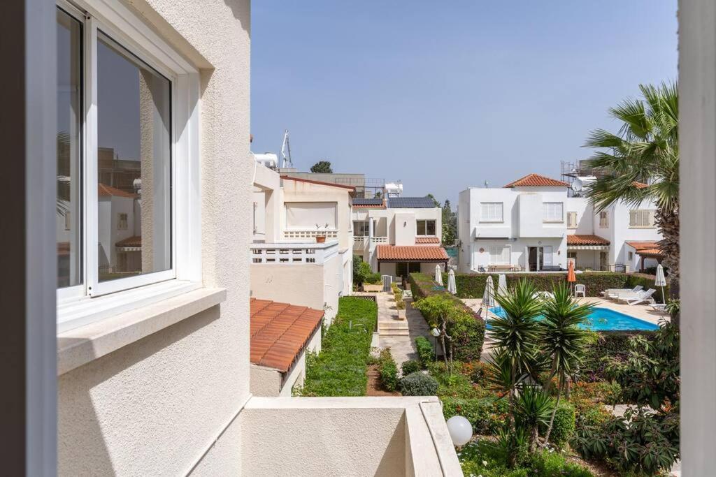 Cozy Nerina Cottage At Harbour Paphos Exterior foto