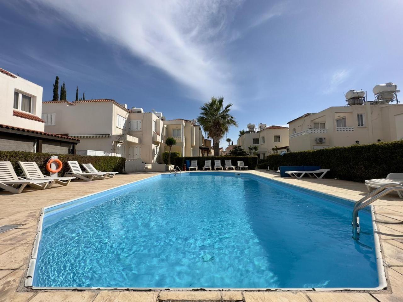Cozy Nerina Cottage At Harbour Paphos Exterior foto